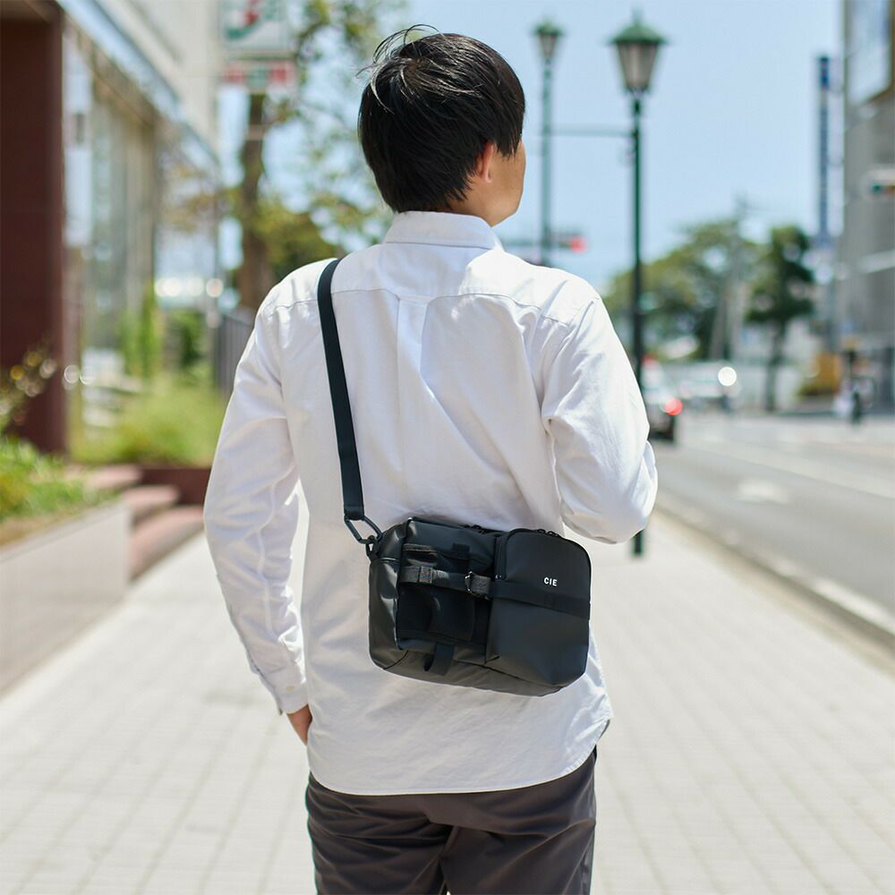 CIEショルダーバッグバッグシーGRID3BOTTLESHOULDERBAGMメンズレディースペットボトルが入る斜めがけ斜め掛けブランド評判人気防水撥水おすすめ正規品日本製グリッド3032065