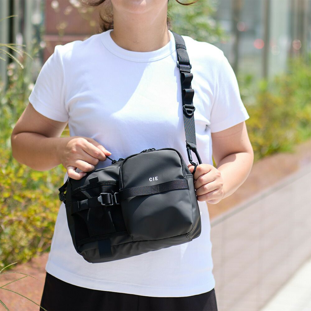 CIEショルダーバッグバッグシーGRID3BOTTLESHOULDERBAGMメンズレディースペットボトルが入る斜めがけ斜め掛けブランド評判人気防水撥水おすすめ正規品日本製グリッド3032065