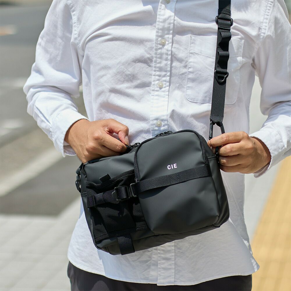 CIEショルダーバッグバッグシーGRID3BOTTLESHOULDERBAGMメンズレディースペットボトルが入る斜めがけ斜め掛けブランド評判人気防水撥水おすすめ正規品日本製グリッド3032065