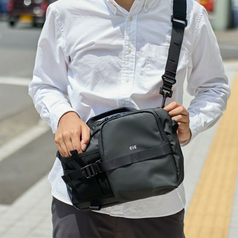 CIEショルダーバッグバッグシーGRID3BOTTLESHOULDERBAGLメンズレディースペットボトルが入る斜めがけ斜め掛け大きめ大容量ブランド評判人気防水撥水おすすめ正規品日本製グリッド3032068