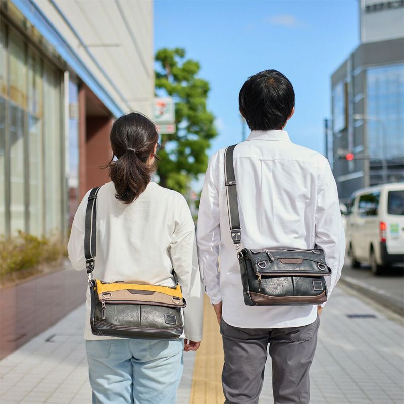 MOUSTACHEショルダーバッグムスタッシュメンズレディース斜めがけ斜め掛けおしゃれかっこいいカジュアル人気通学ブランド大人30代40代50代VMR-5696