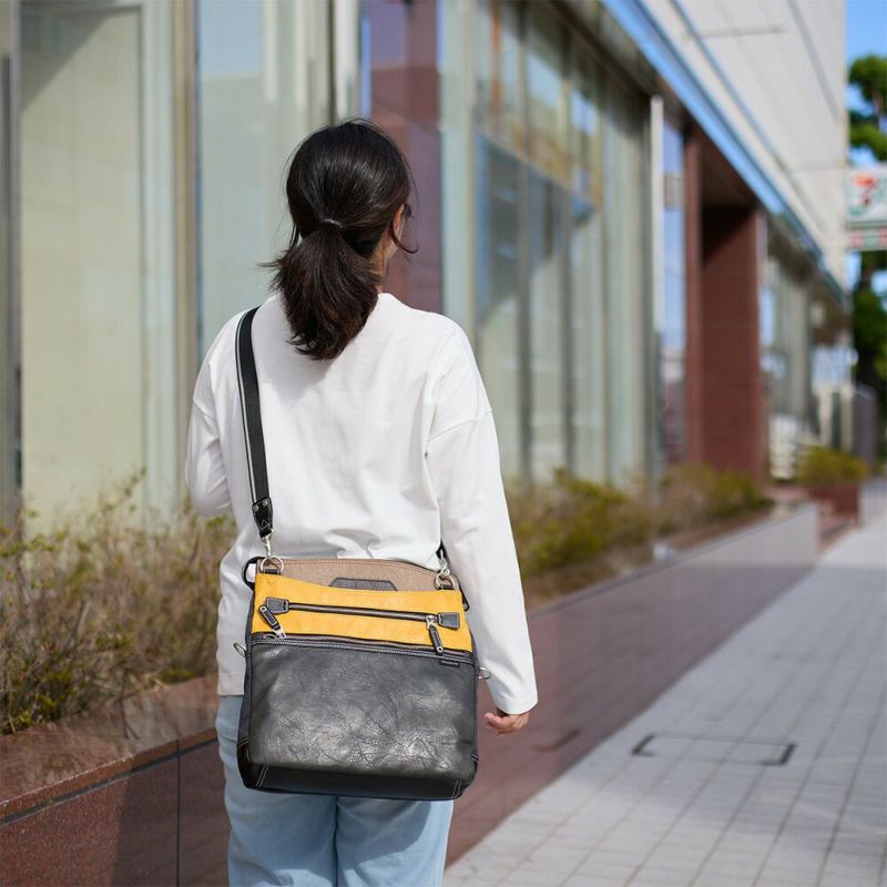 MOUSTACHEショルダーバッグムスタッシュメンズレディース斜めがけ斜め掛けおしゃれかっこいいカジュアル人気通学ブランド大人30代40代50代VMR-5696