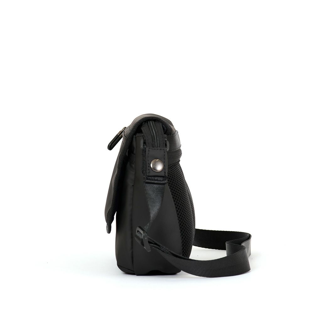 MOUSTACHEショルダーバッグムスタッシュメンズレディース斜めがけ斜め掛けおしゃれかっこいいカジュアル人気通学ブランド大人小さめコンパクト30代40代50代MJT-4584