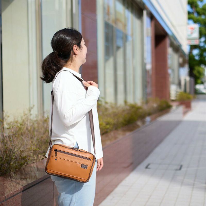 MOUSTACHEショルダーバッグムスタッシュメンズレディース斜めがけ斜め掛けおしゃれかっこいいカジュアル人気通学ブランド大人小さめコンパクトシンプル30代40代50代VZN-0550